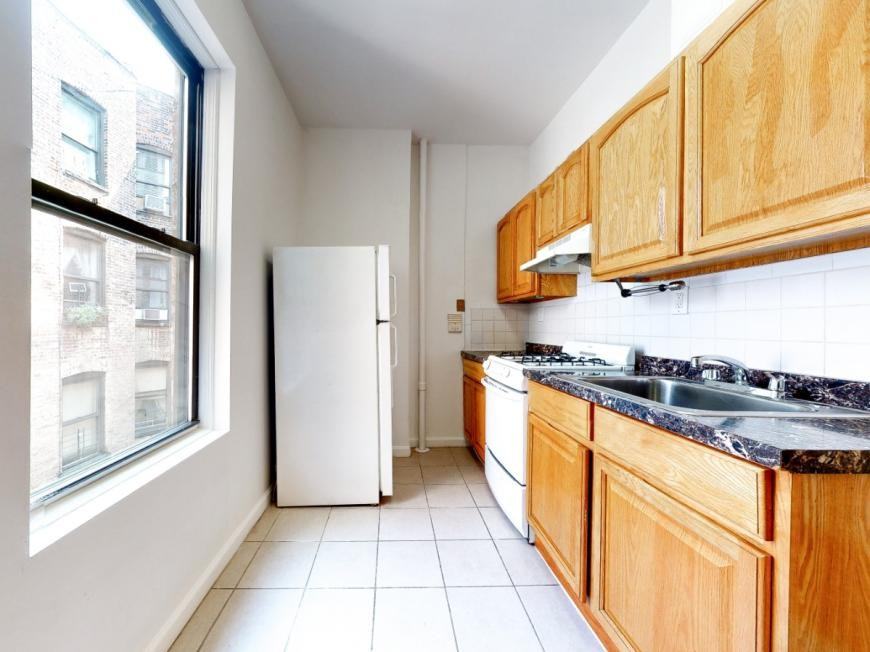 561 W 140th St - Photo 5 of 7