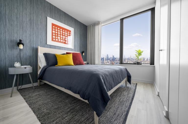 605 Pavonia Ave - Photo 4 of 10