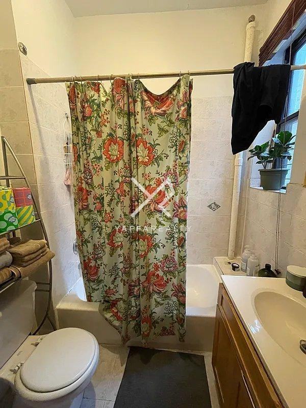 807 Saint Johns Pl - Photo 4 of 4