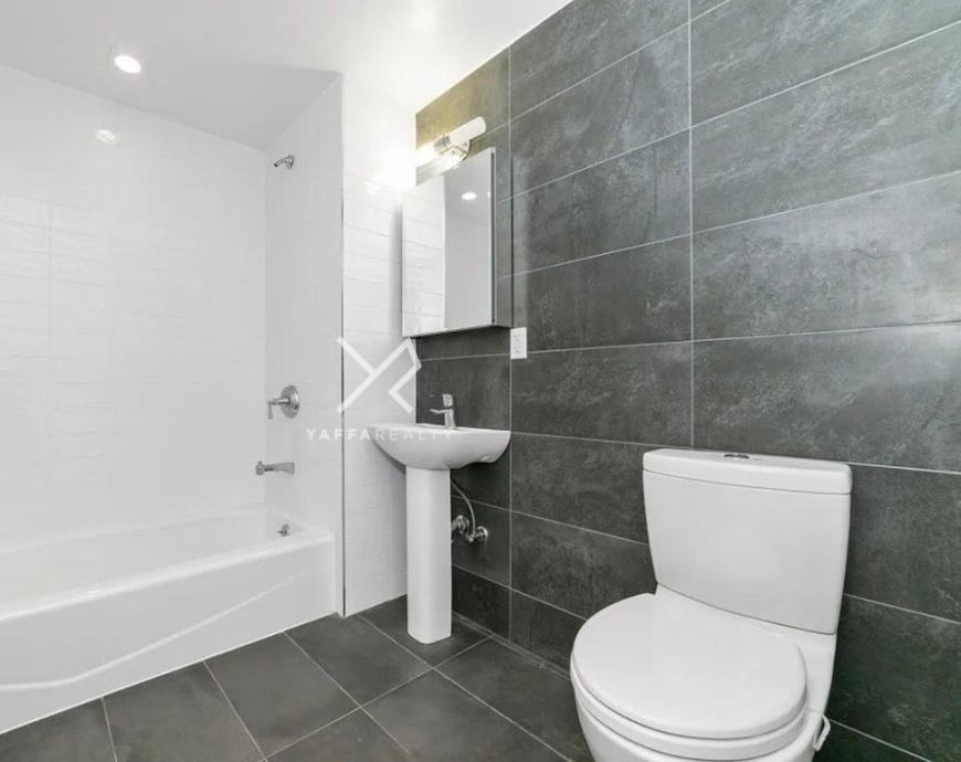 39 E 21st St - Photo 6 of 10