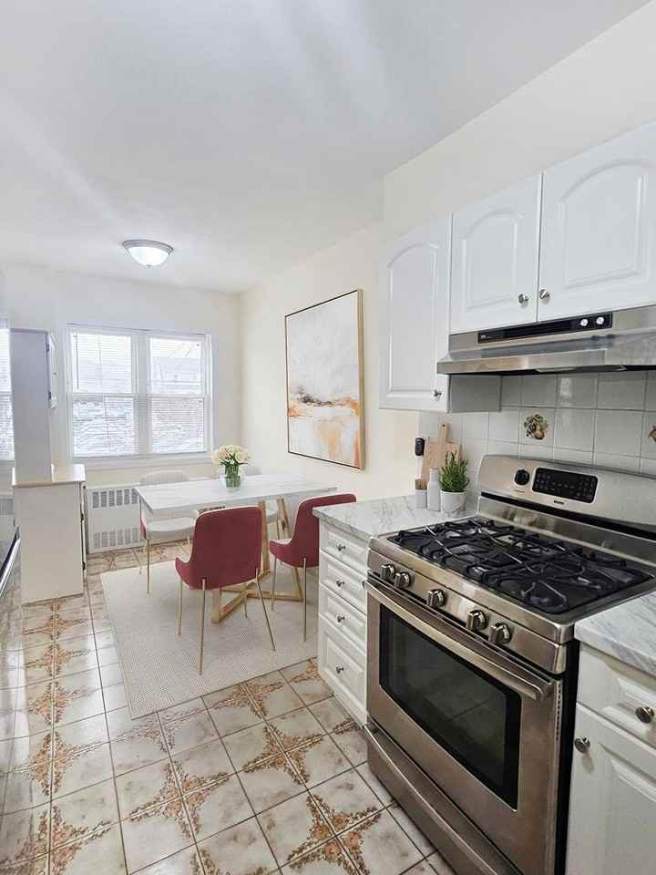 4241 191st St - Photo 3 of 10