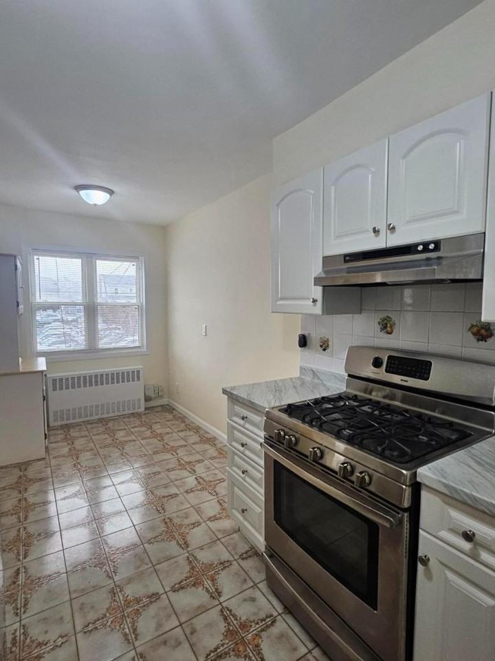 4241 191st St - Photo 4 of 10