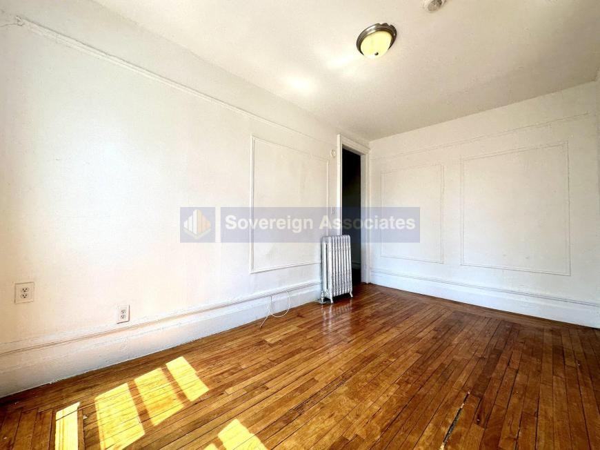 121 La Salle St - Photo 2 of 10