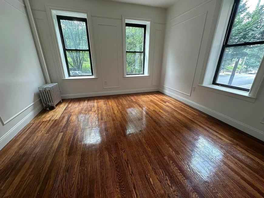 652 Soundview Ave - Photo 2 of 4