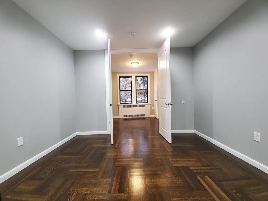 55 E 196th St - Photo 4 of 9