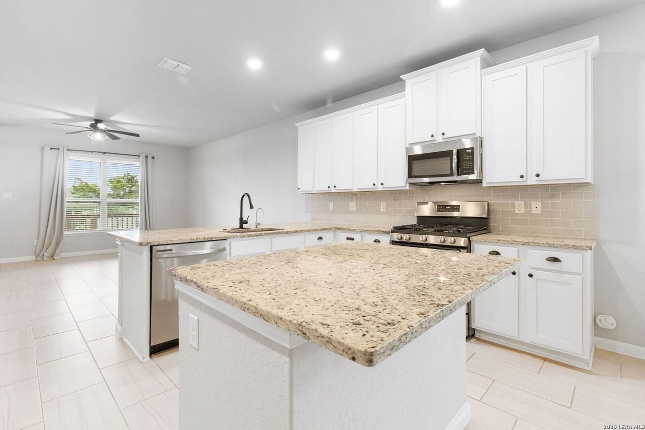 1240 Loma Rnch - Photo 2 of 16