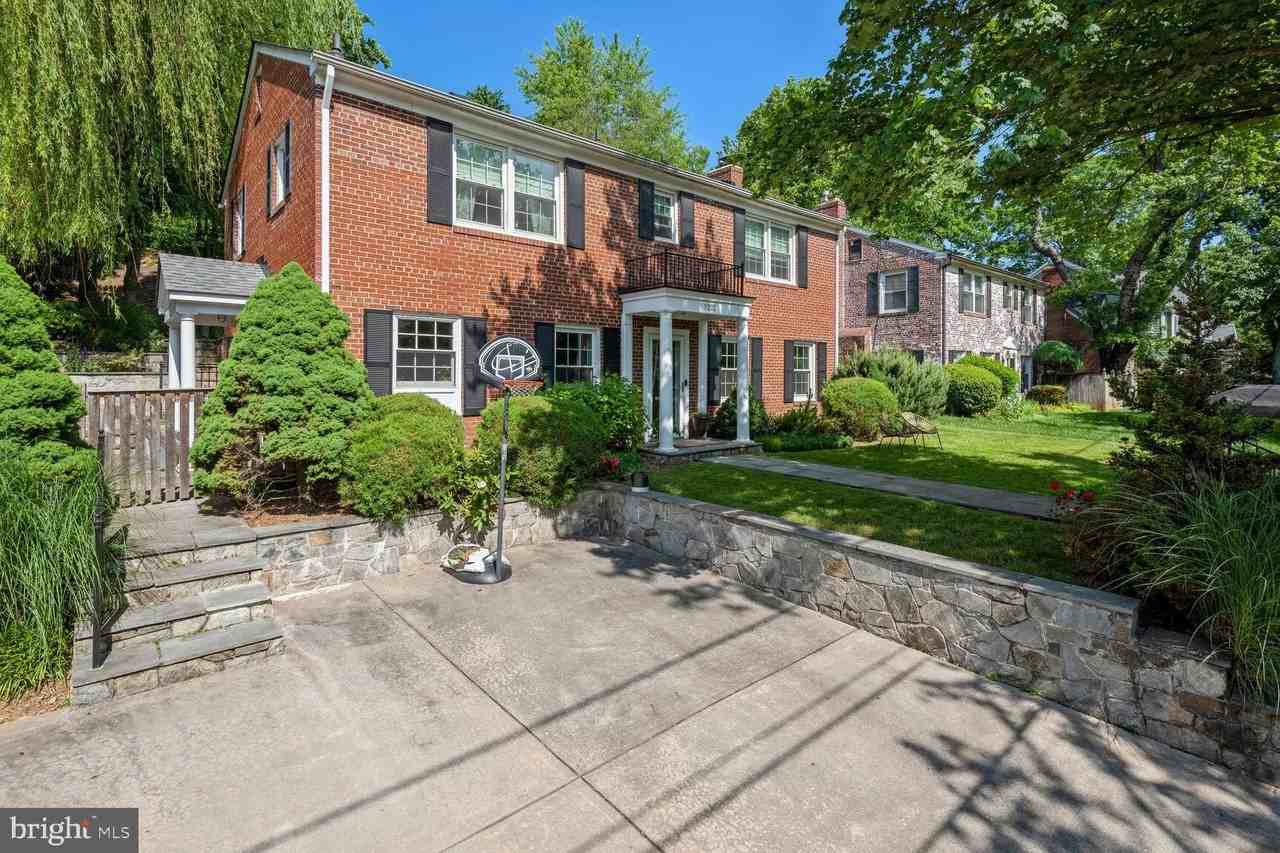 9202 Bulls Run Pkwy - Photo 2 of 33