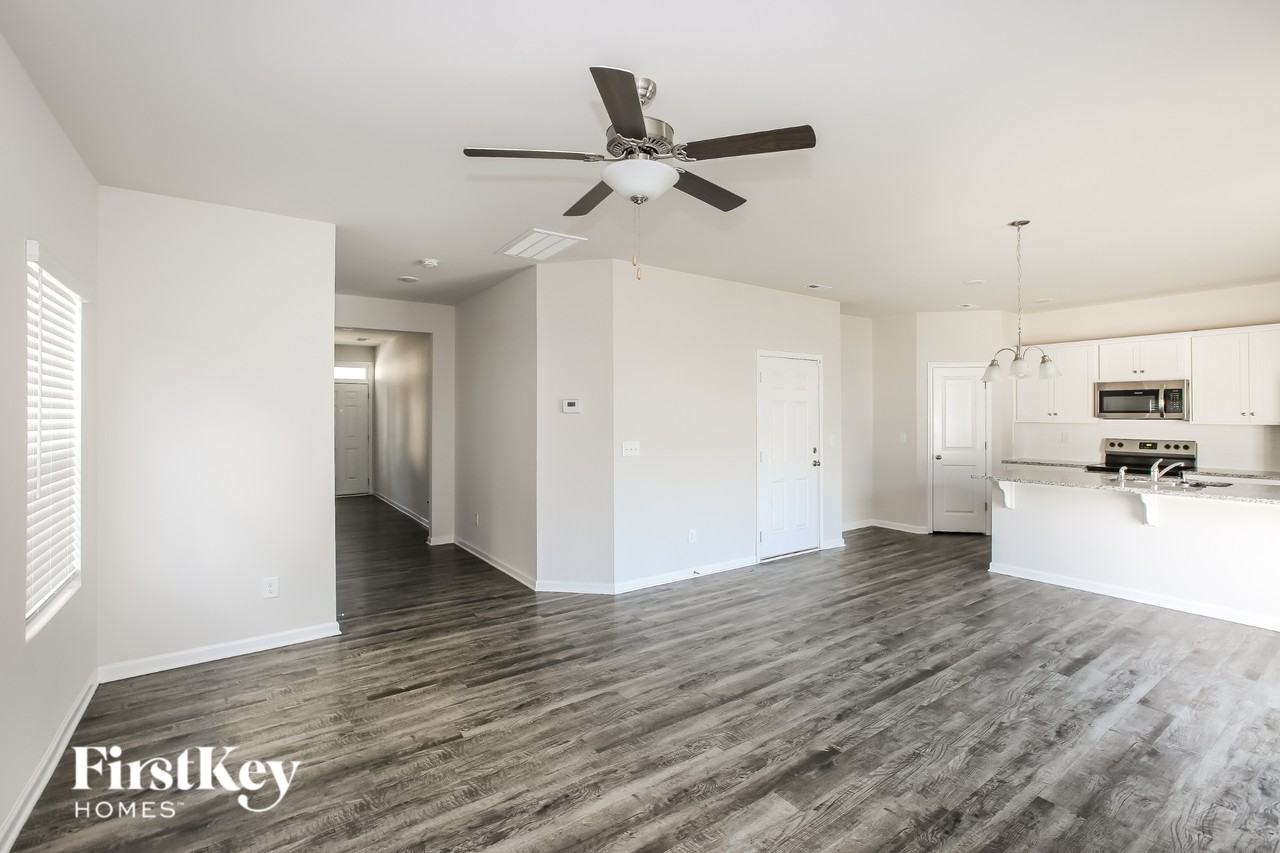 8126 Williams Farm Dr - Photo 4 of 13