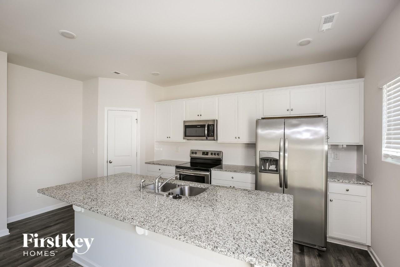 8126 Williams Farm Dr - Photo 5 of 13