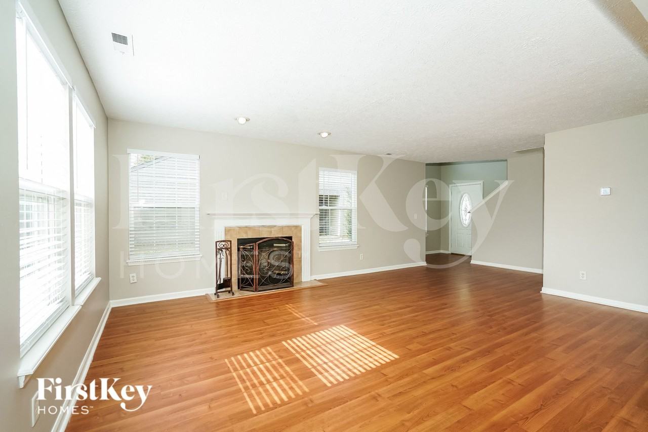 10741 Newgate Ln - Photo 3 of 15