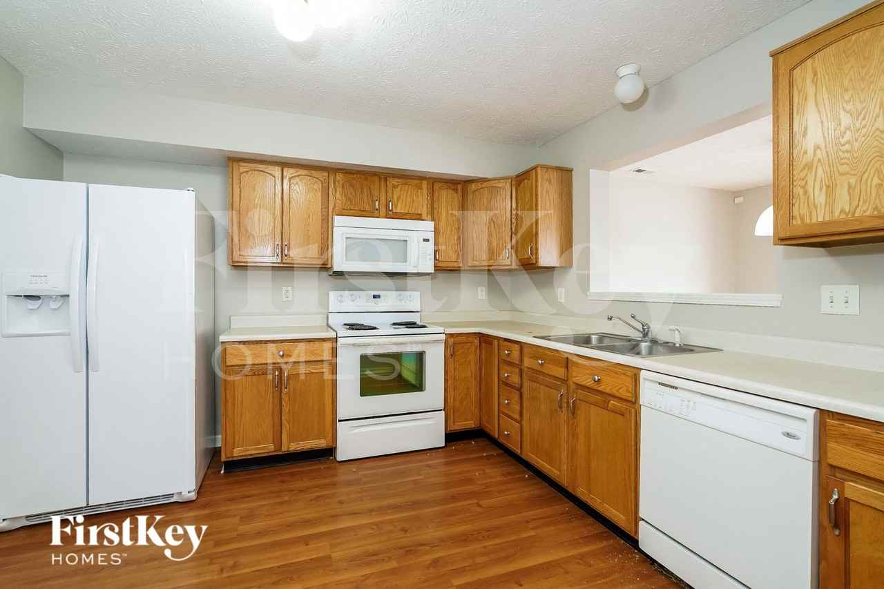 10741 Newgate Ln - Photo 5 of 15