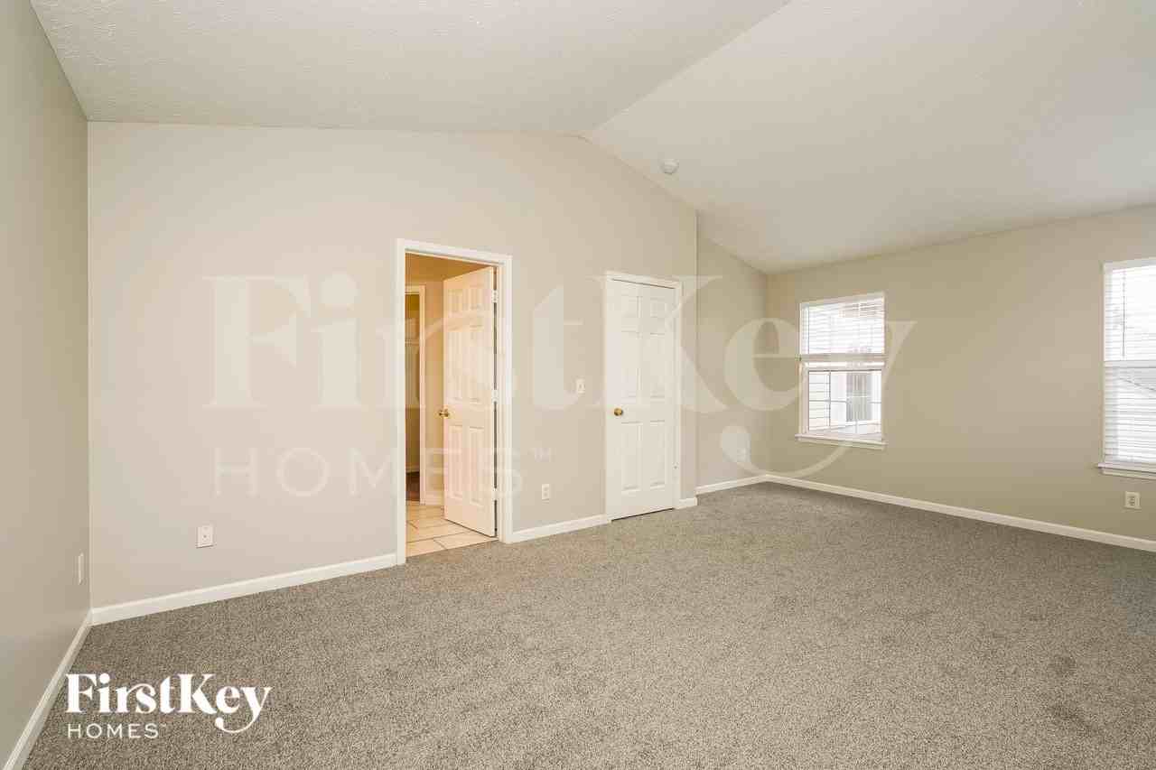 10741 Newgate Ln - Photo 7 of 15