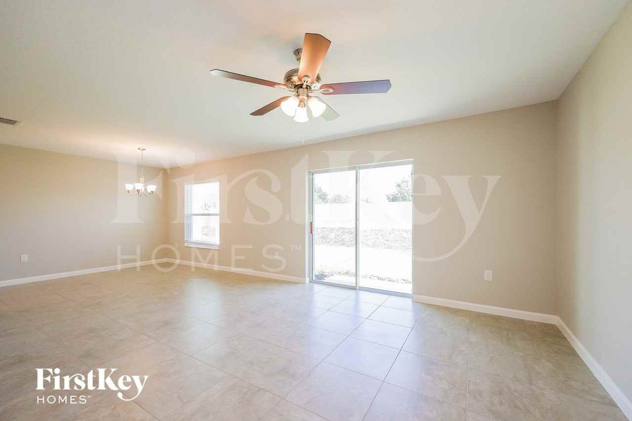 607 Lindbergh Way - Photo 3 of 15