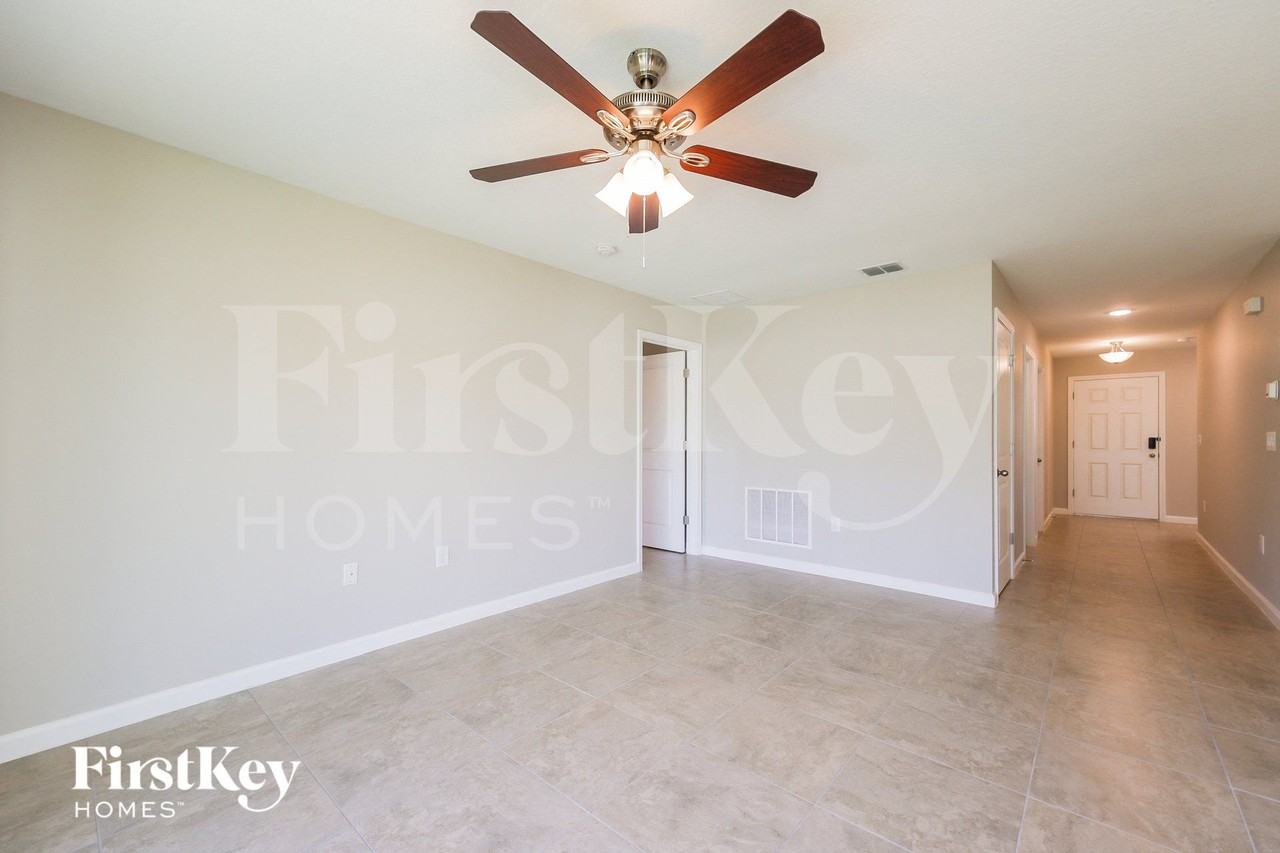 607 Lindbergh Way - Photo 4 of 15