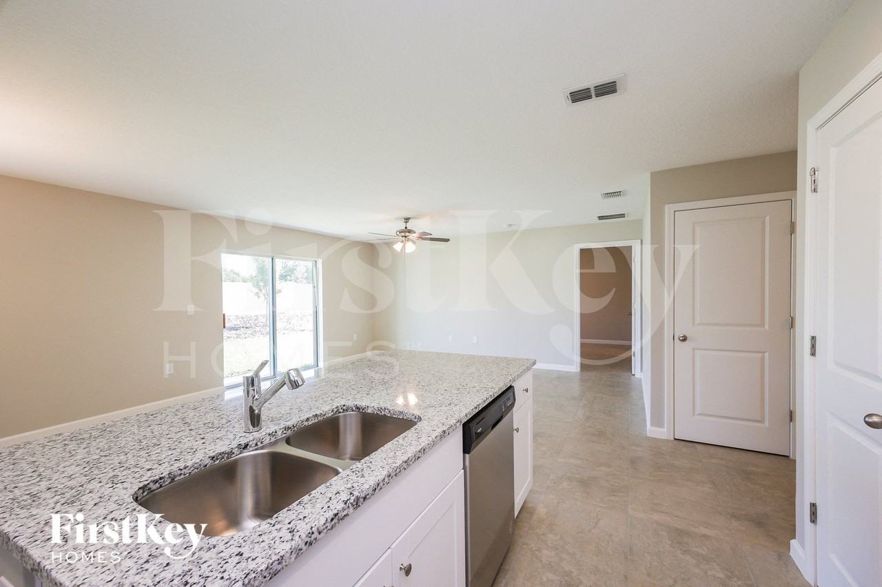 607 Lindbergh Way - Photo 7 of 15