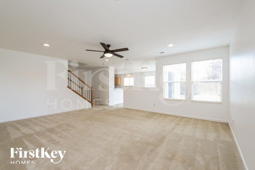 243 Silver Spur Ct - Photo 4 of 15