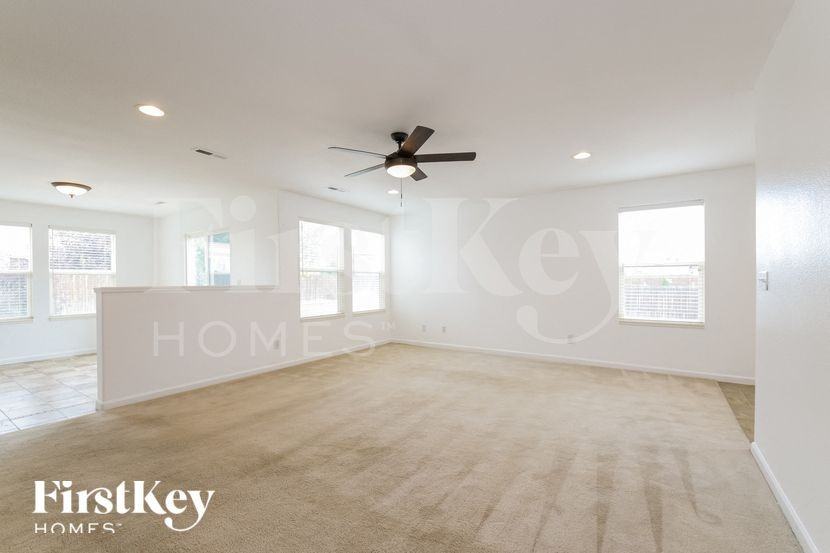 243 Silver Spur Ct - Photo 5 of 15