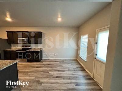 127 Bush Dr - Photo 4 of 12