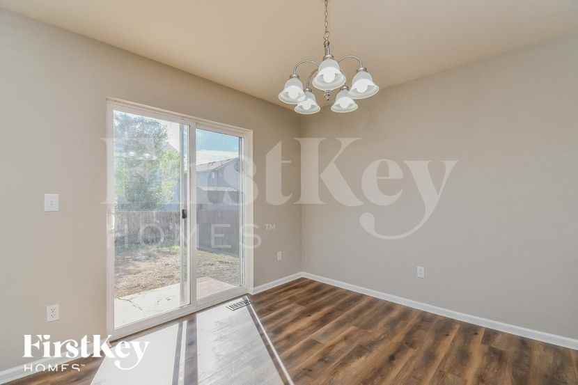 8739 Langford Dr - Photo 4 of 15