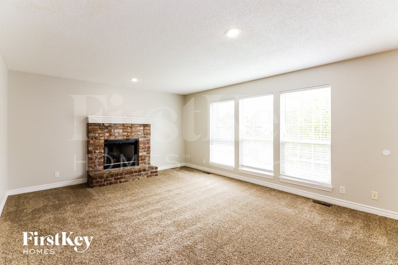 15626 Riley St - Photo 3 of 16