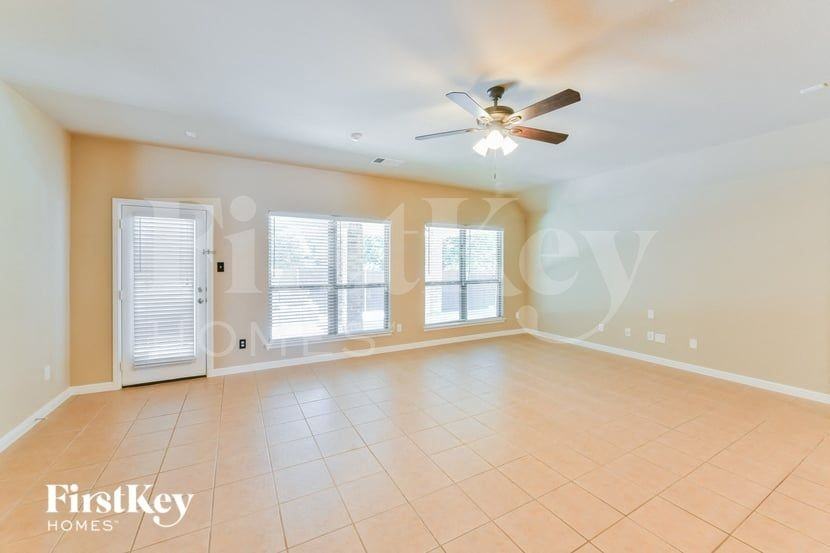 649 Bent Oak Dr - Photo 5 of 15