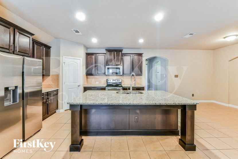 649 Bent Oak Dr - Photo 6 of 15