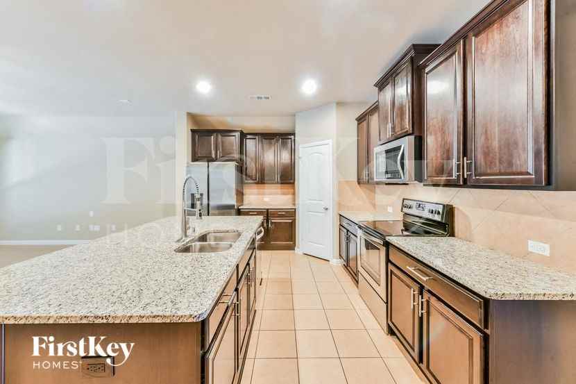 649 Bent Oak Dr - Photo 7 of 15