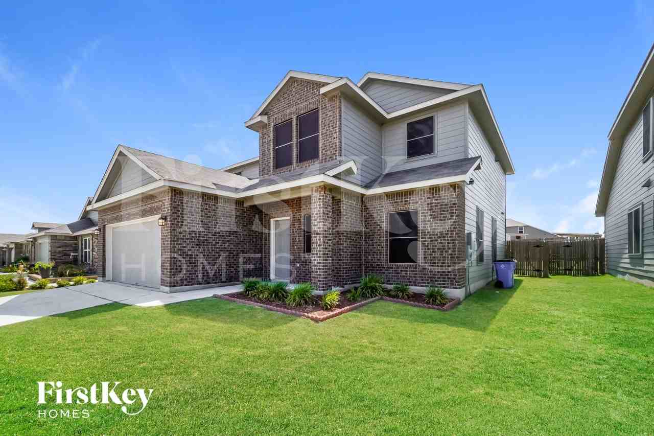 1013 Dumfries Dr - Photo 3 of 16