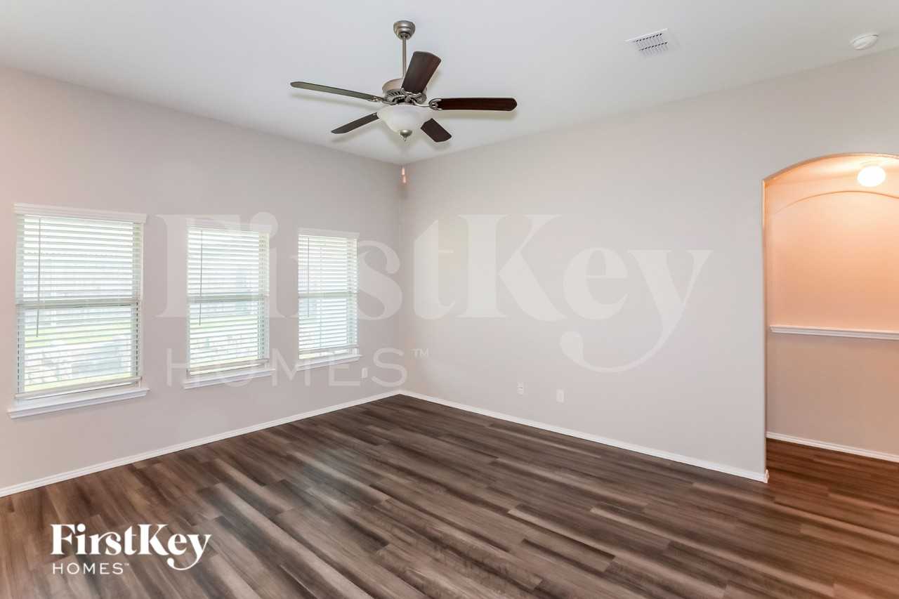 1305 Trumpet Dr - Photo 3 of 18