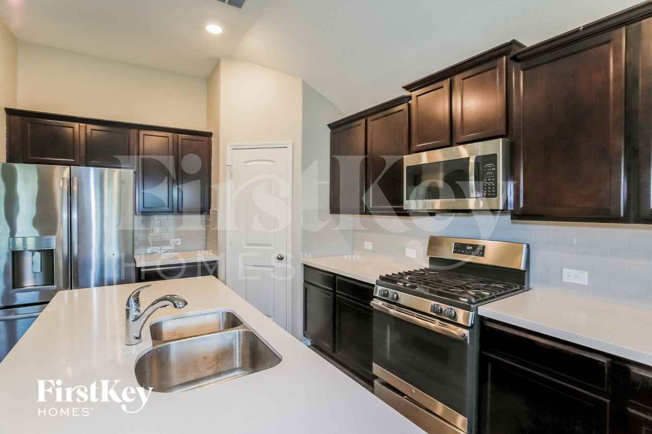 1305 Trumpet Dr - Photo 7 of 18