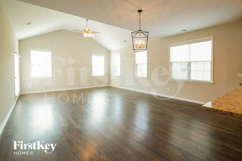 614 Pendleton Dr - Photo 4 of 15