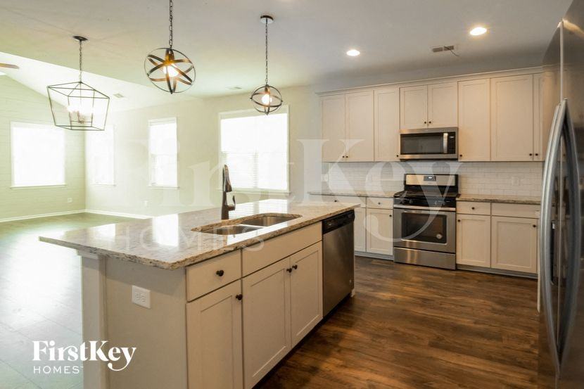 614 Pendleton Dr - Photo 5 of 15