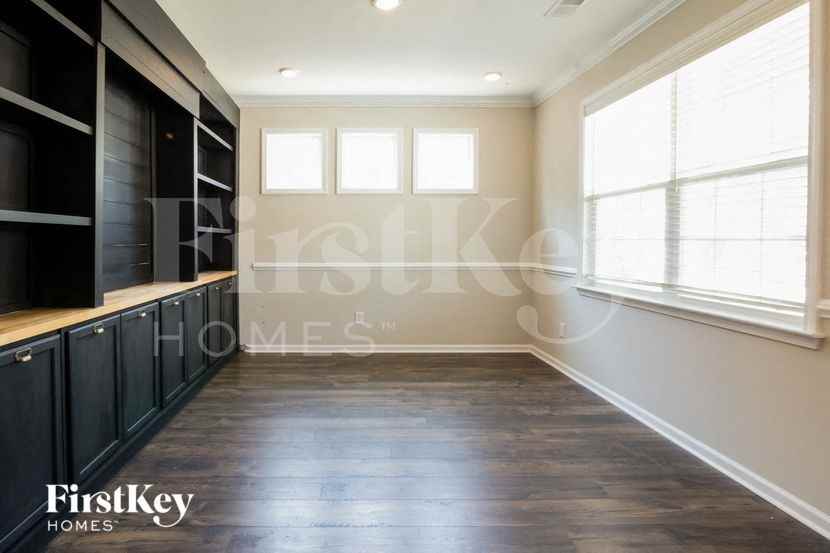 614 Pendleton Dr - Photo 7 of 15