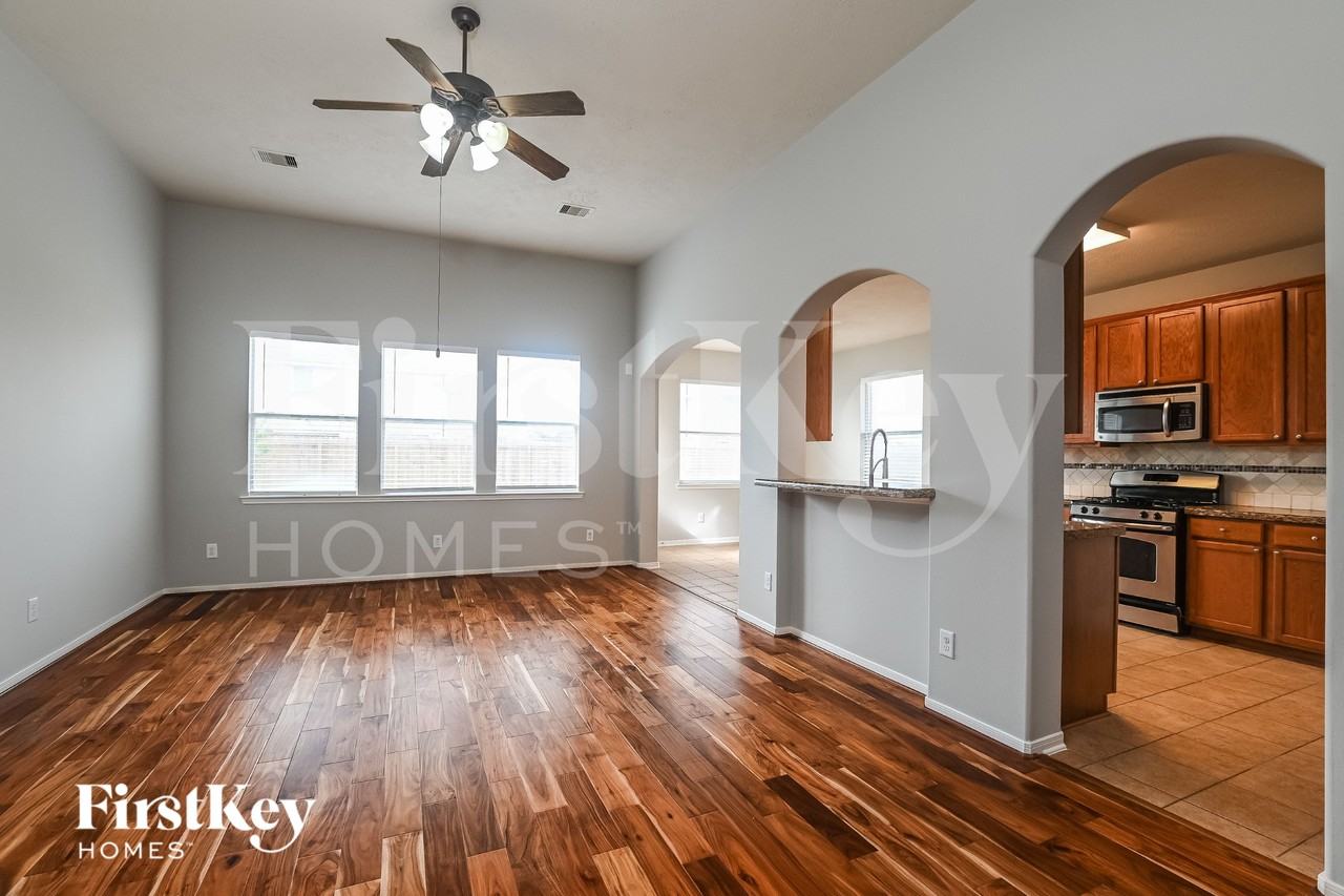 5006 Creekside Ave - Photo 3 of 16