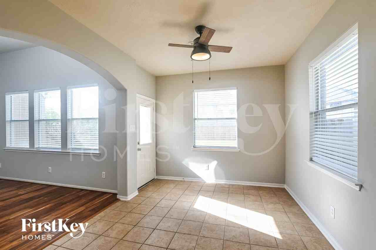 5006 Creekside Ave - Photo 4 of 16