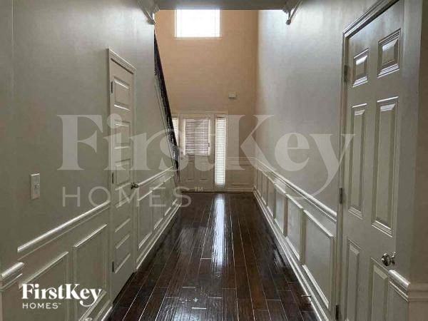 165 Shenandoah Dr - Photo 2 of 14