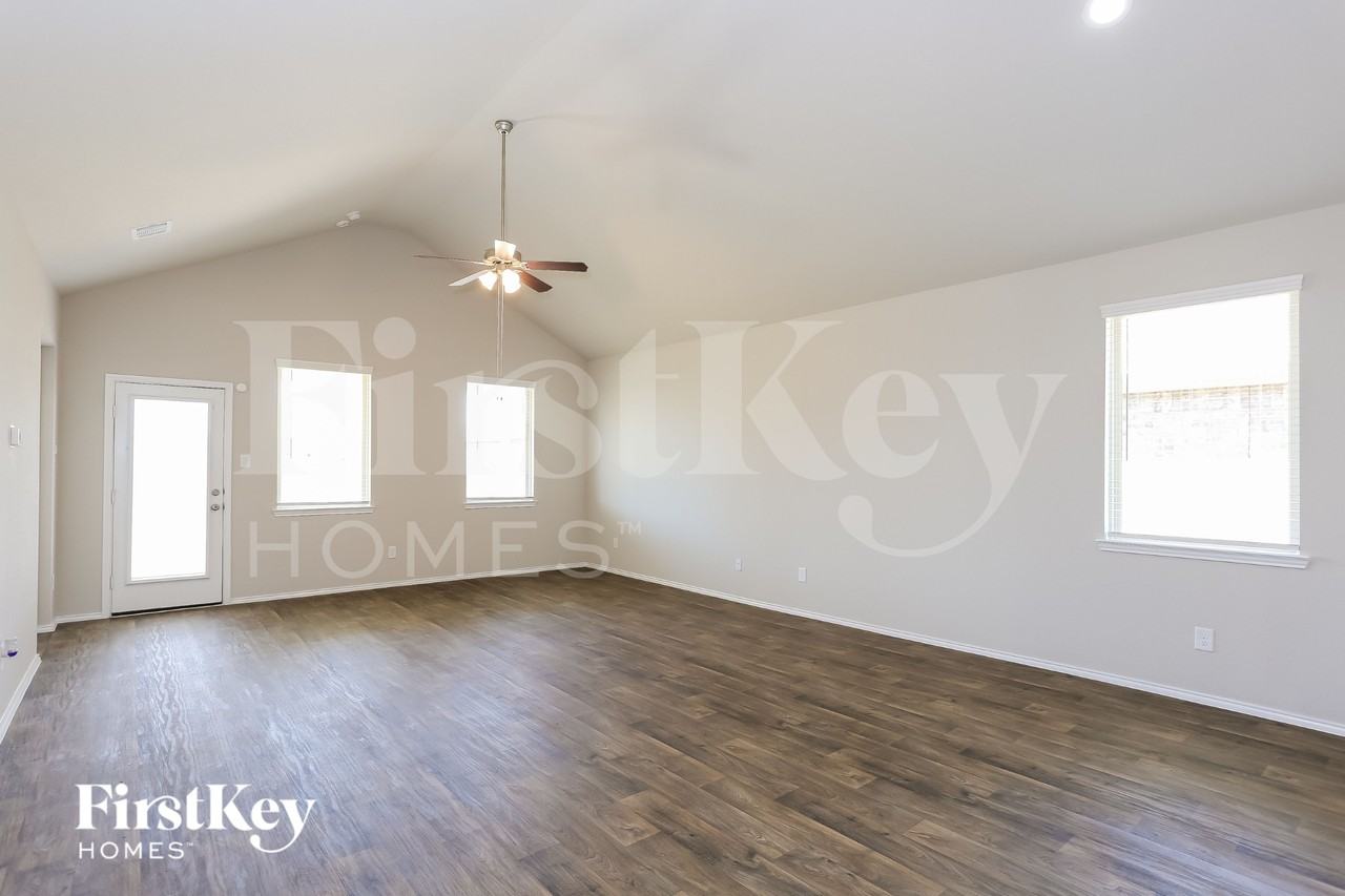 4411 Andorno Dr - Photo 3 of 15