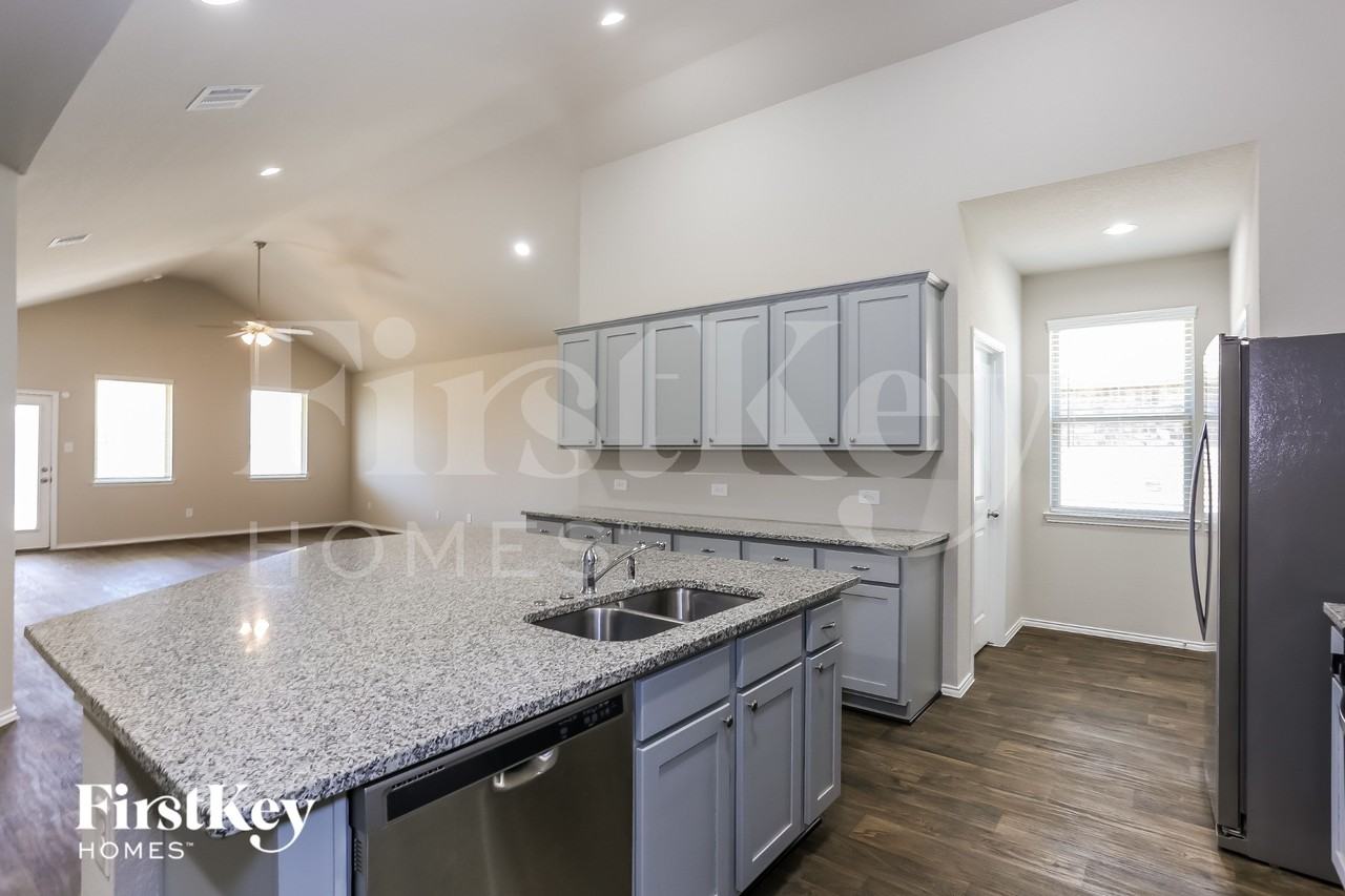 4411 Andorno Dr - Photo 5 of 15