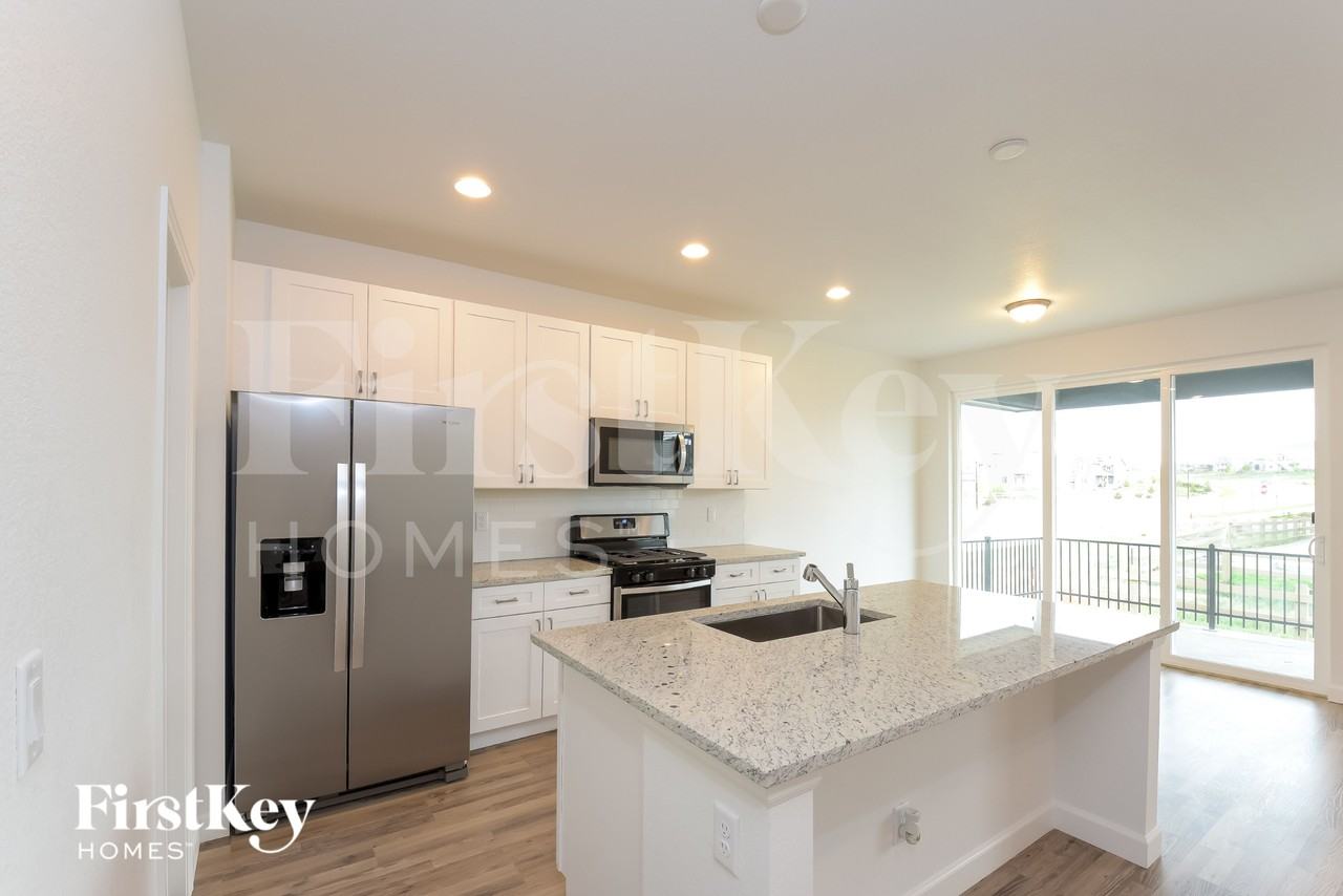 496 Kansas Ave - Photo 6 of 15