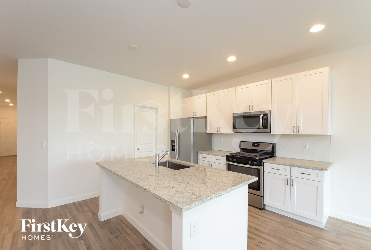 496 Kansas Ave - Photo 7 of 15