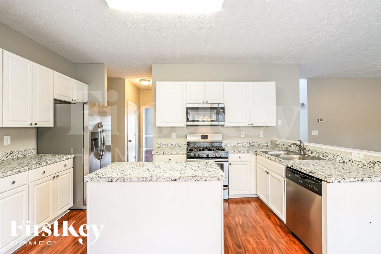 6882 Waters Edge Dr - Photo 3 of 15