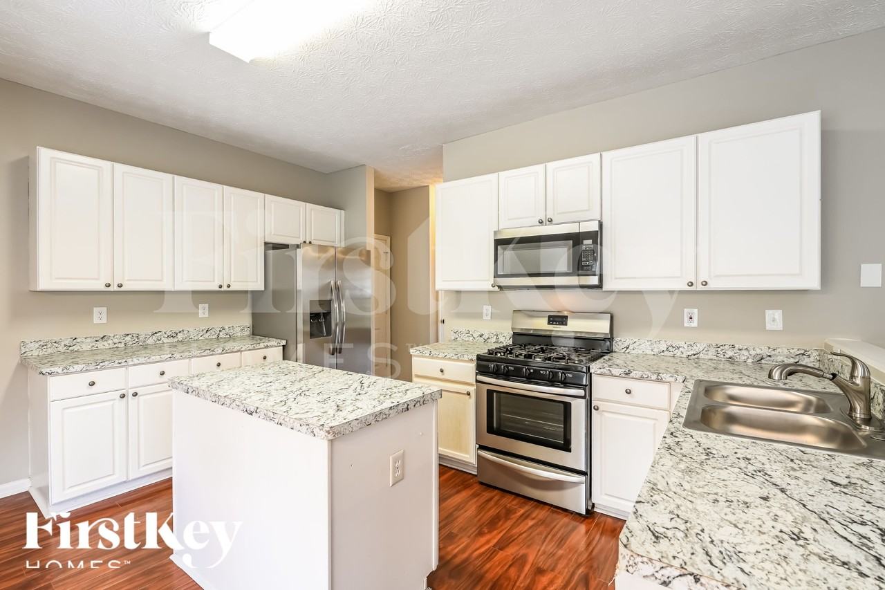 6882 Waters Edge Dr - Photo 4 of 15