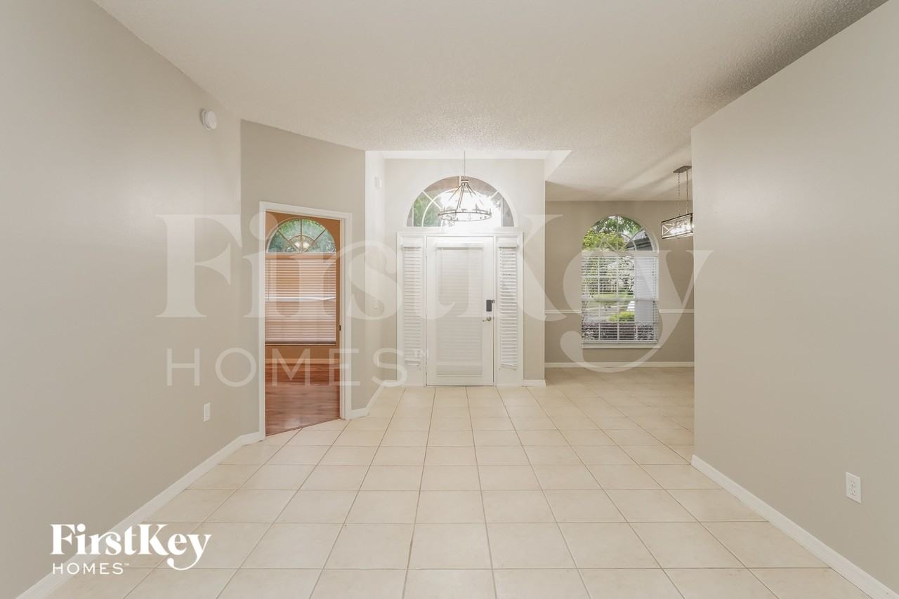825 High Pointe Cir - Photo 2 of 15