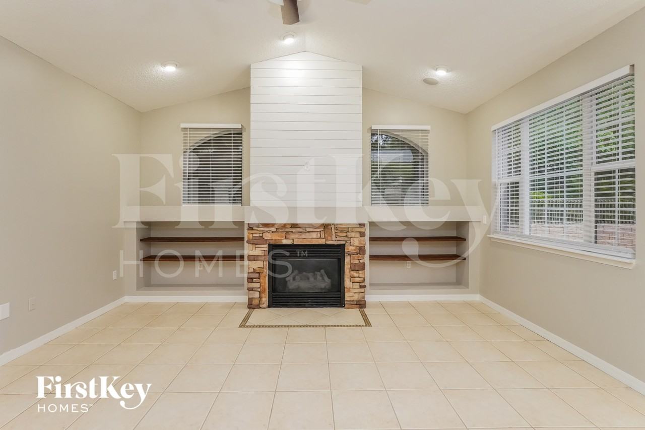 825 High Pointe Cir - Photo 3 of 15