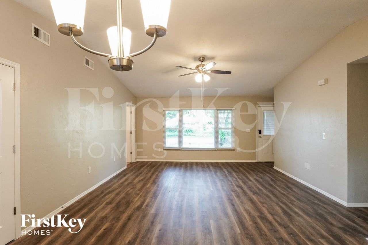 3017 Vista Palm Dr - Photo 3 of 15