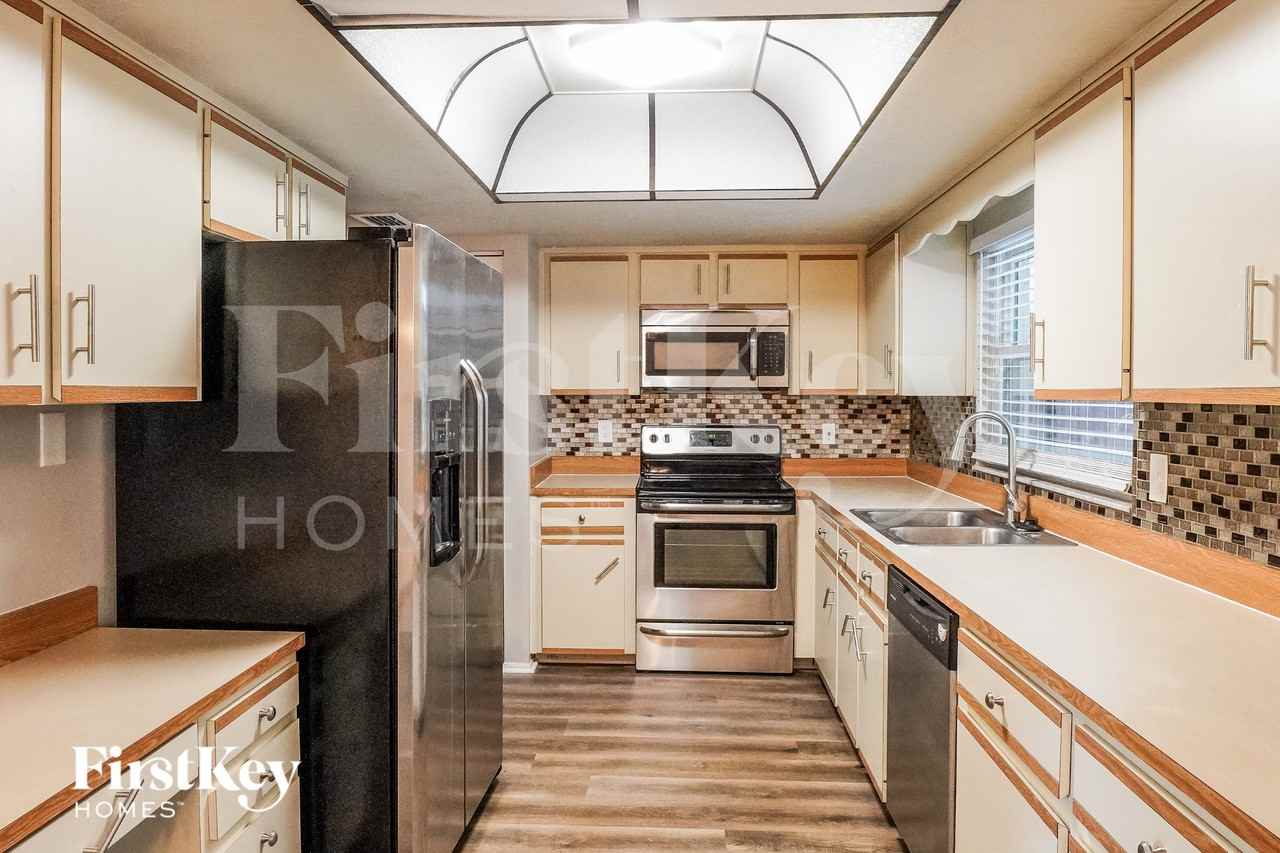 3017 Vista Palm Dr - Photo 4 of 15