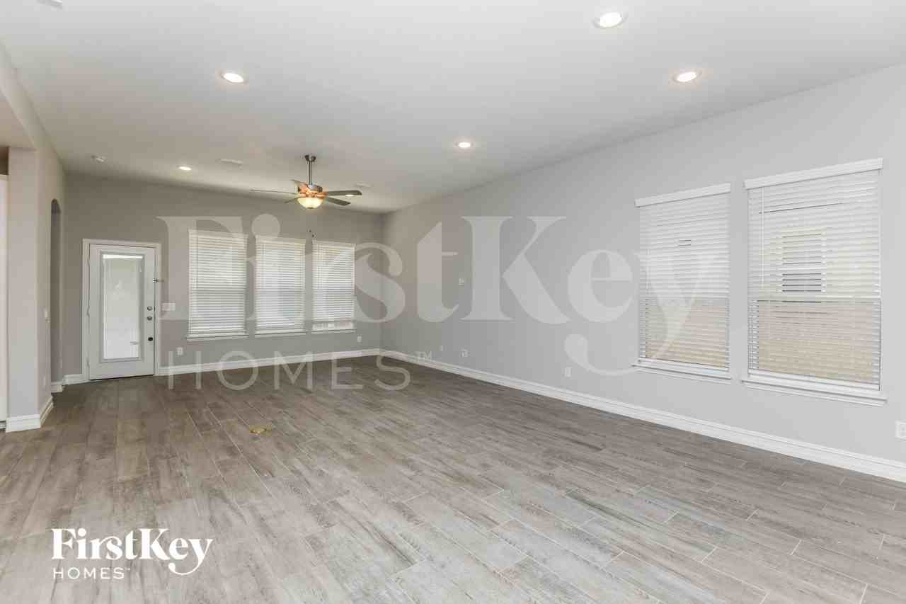 937 Crest Breeze Dr - Photo 2 of 15