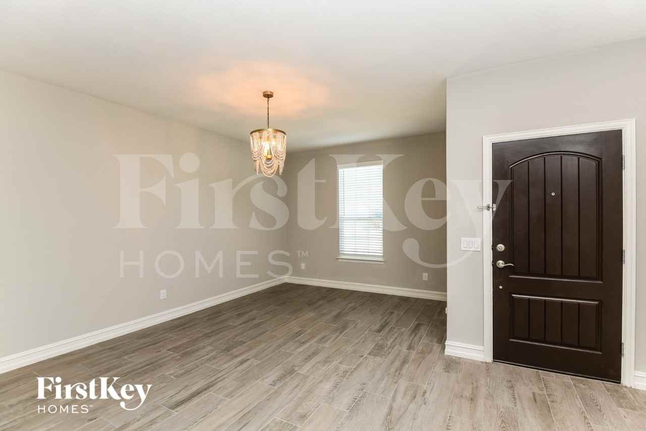 937 Crest Breeze Dr - Photo 4 of 15