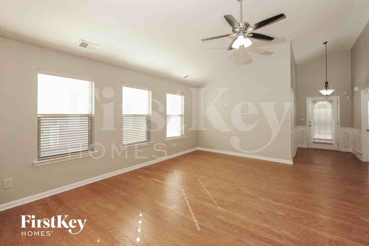 432 Parkstone Dr - Photo 3 of 15