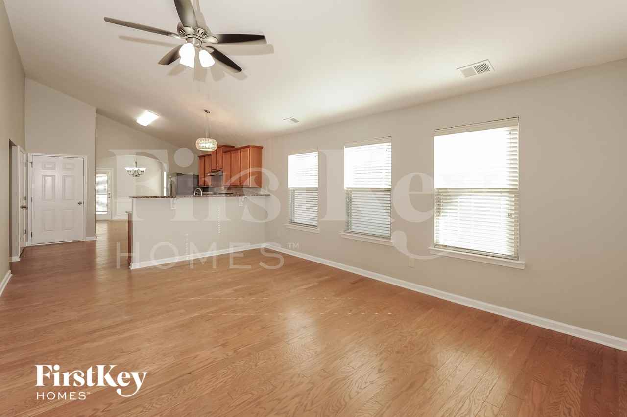 432 Parkstone Dr - Photo 4 of 15